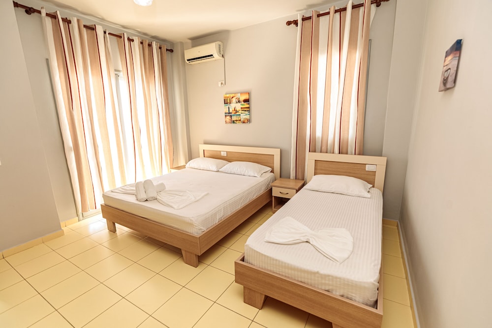Hotel Azzurro — Lukove — photo 4