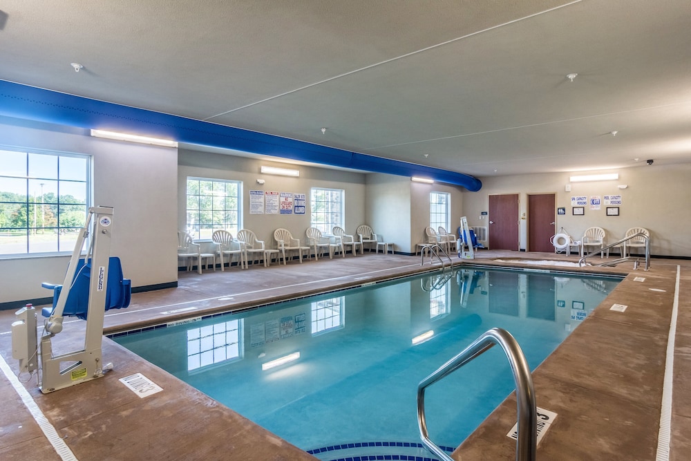 Cobblestone Hotel & Suites Greenville - photo 35