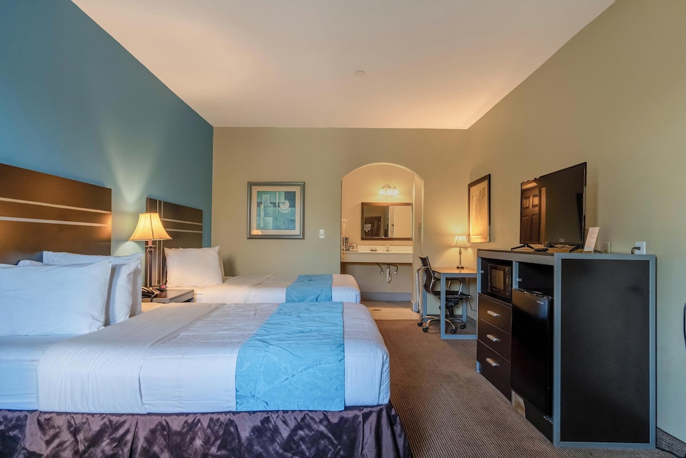 Moulton Inn & Suites By OYO Near Shiner TX - photo 2