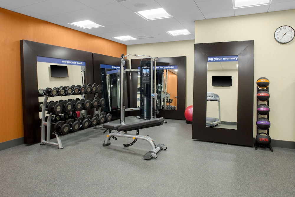 Hampton Inn and Suites Manchester - photo 30