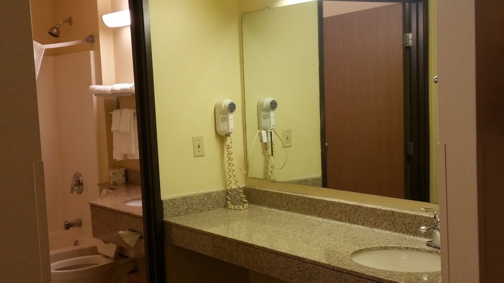 Super 8 by Wyndham Wheeling WV - photo 21