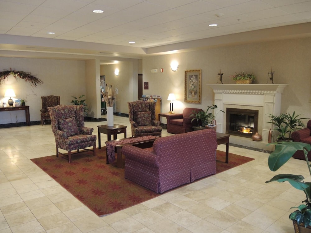 Evergreen Inn and Suites - photo 3