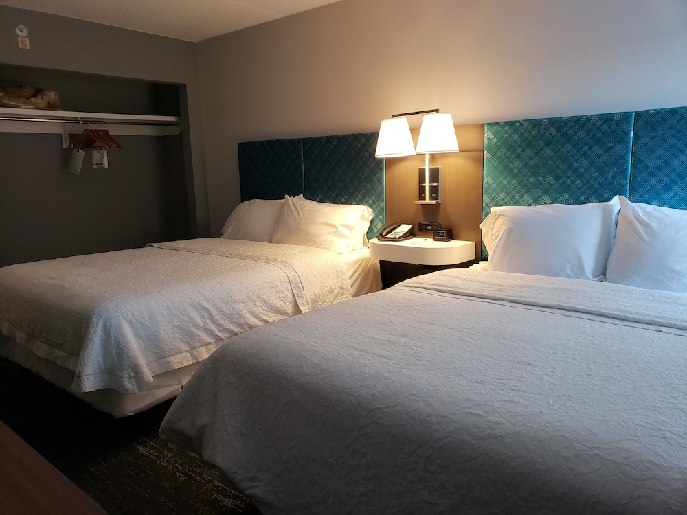 Hampton Inn & Suites Newtown - photo 36