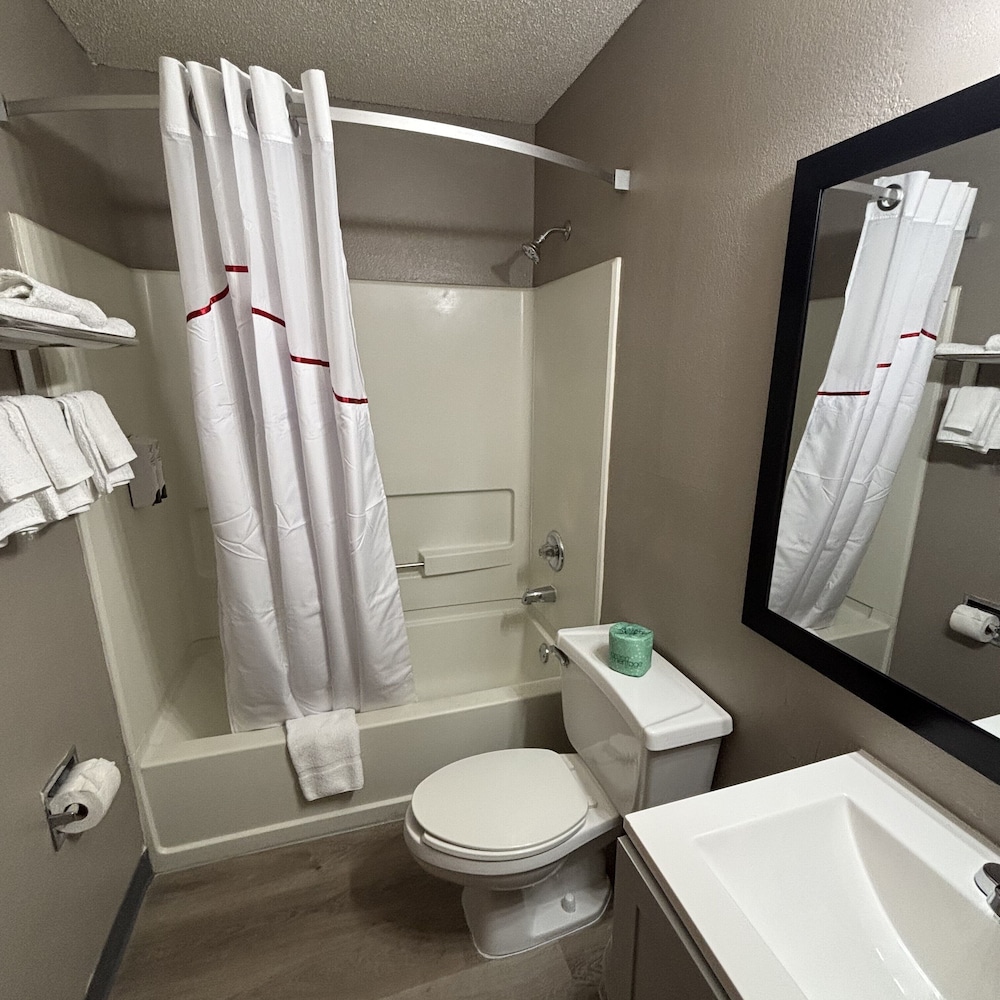 Super 8 by Wyndham Hammond North - photo 28