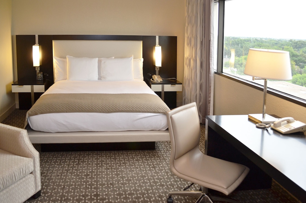 Doubletree by Hilton Houston Hobby Airport - photo 8
