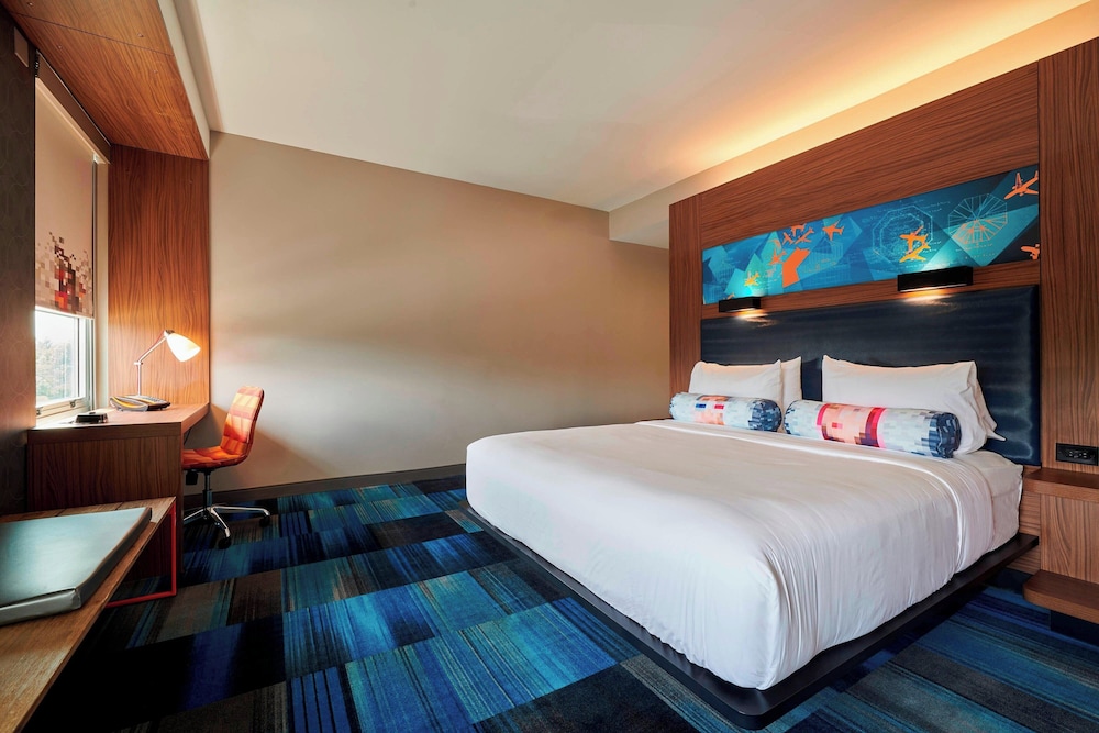 Aloft Cleveland Airport - photo 5