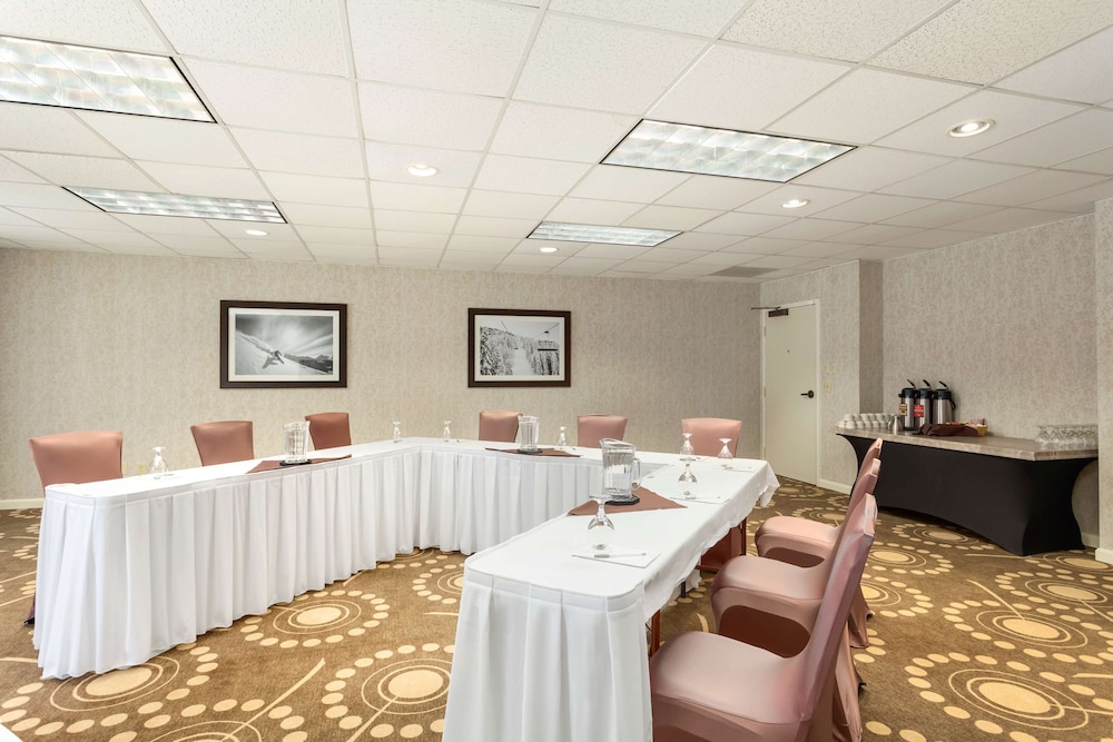 Hampton Inn Colchester - photo 50