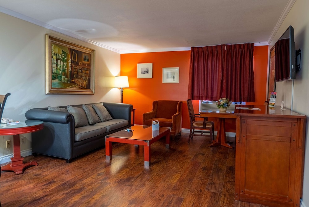 Howard Johnson by Wyndham Buena Park - photo 16