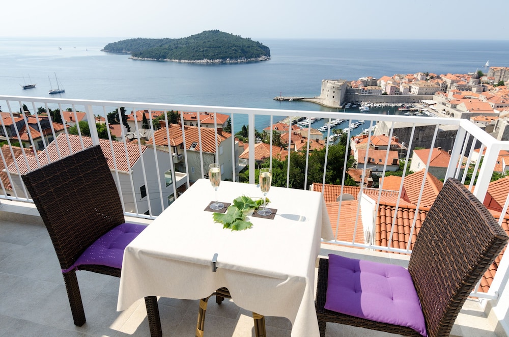 Ploce apartmani LUV