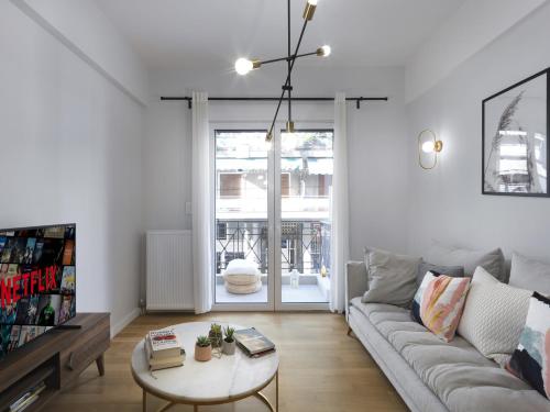 Fresh New & Ready For You Rnvtd Apt In Koukaki — 4-Star Luxury Hotel in Athens, Greece
