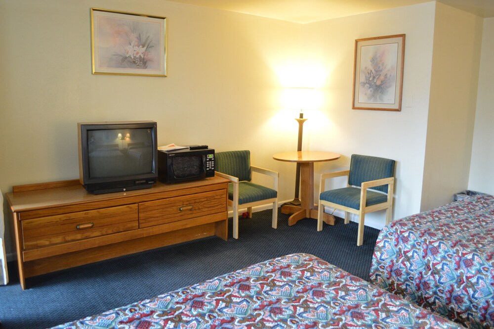 Columbus Motor Inn - photo 13