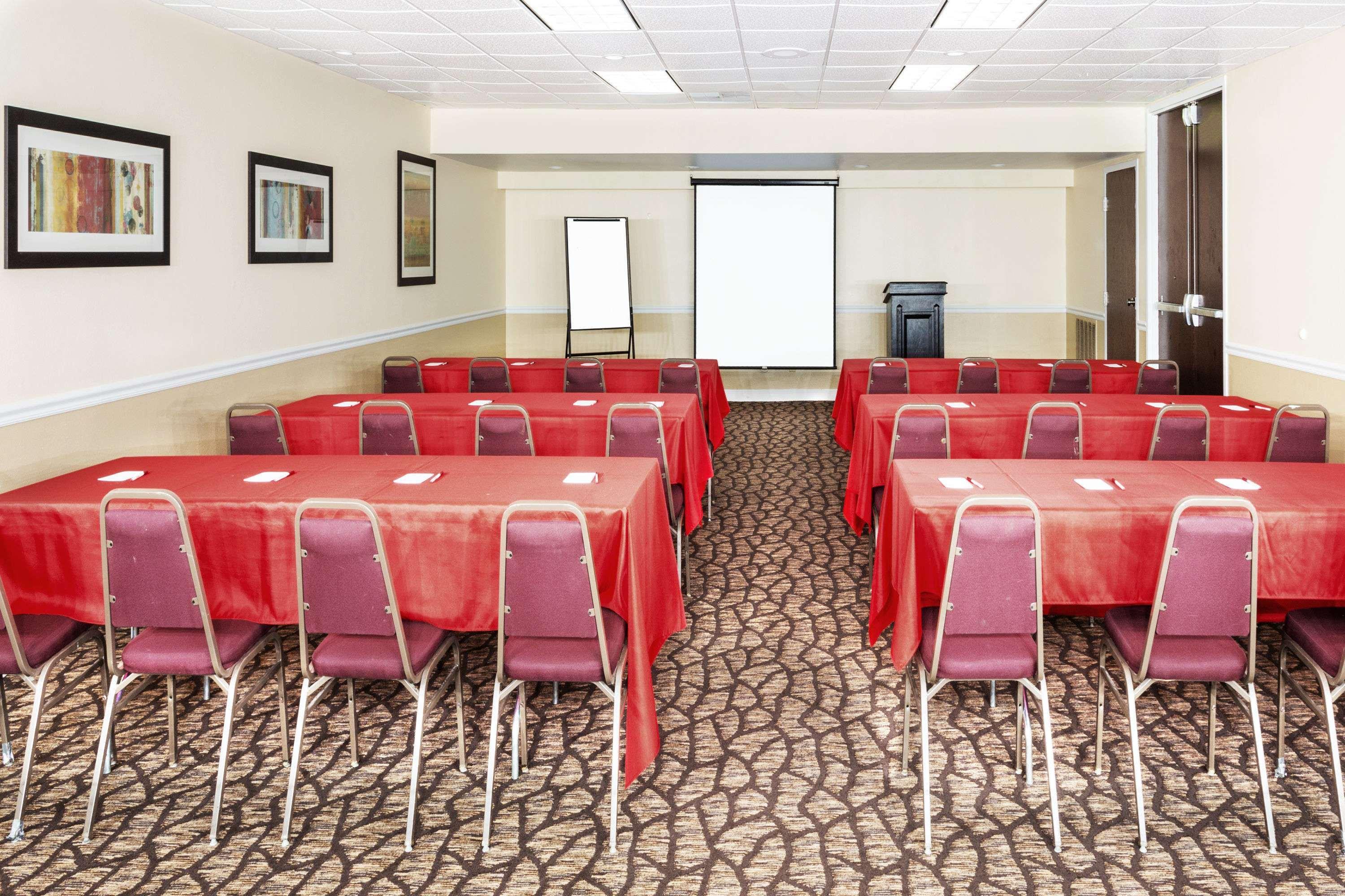 Ramada by Wyndham Salt Lake City North Temple - photo 14