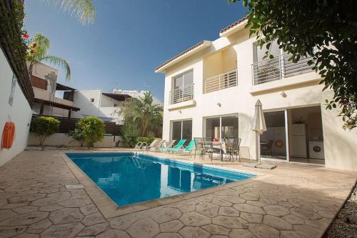 Villa Dafnis Sunshine Modern 3 Bedroom Central Protaras Villa With Pool