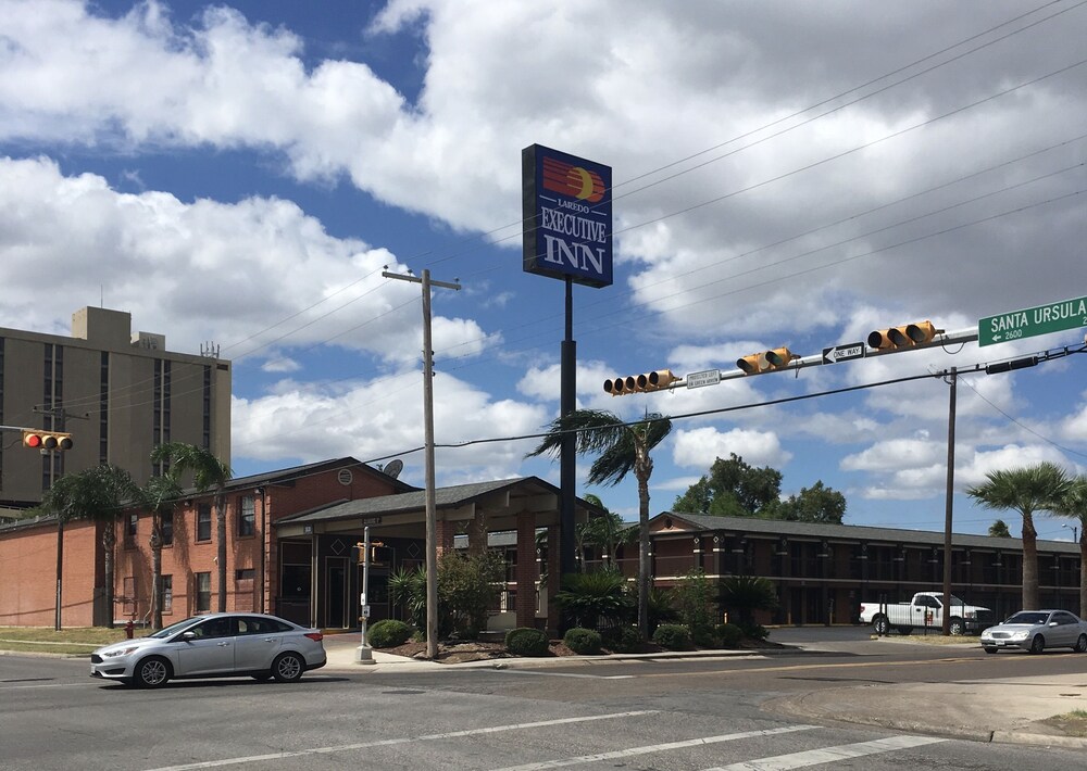 Sky Palace Inn and Suites Laredo - photo 2