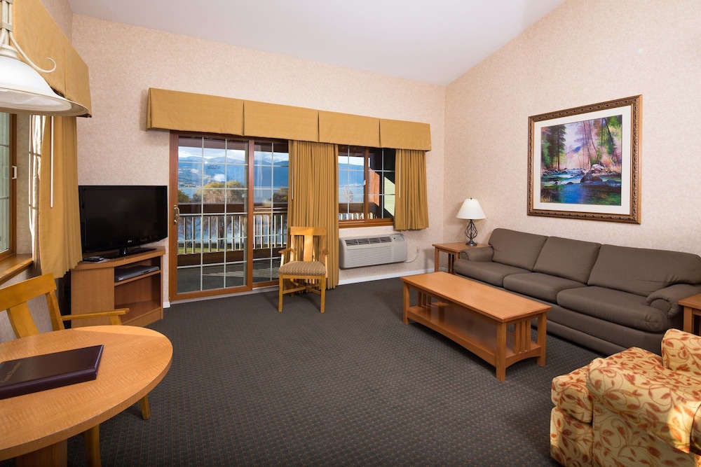 Lakeside Lodge And Suites - photo 10
