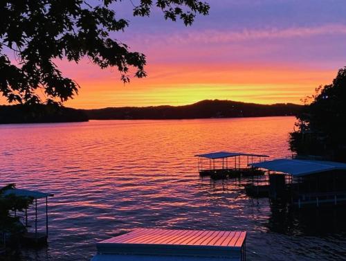 Lakeside Bliss Your Ozarks Getaway — Osage Beach