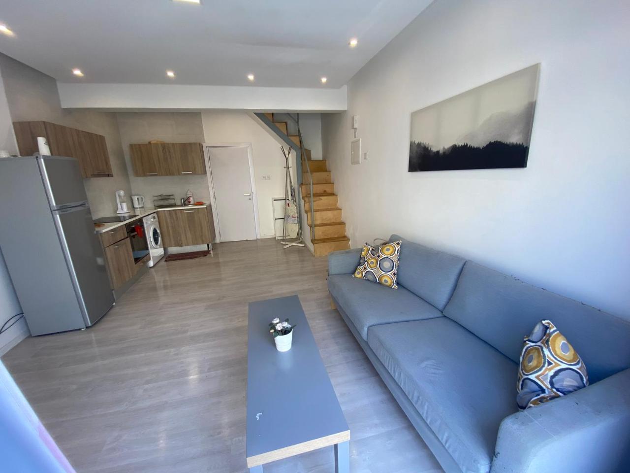 1 Bedroom Duplex 100M By The Sea