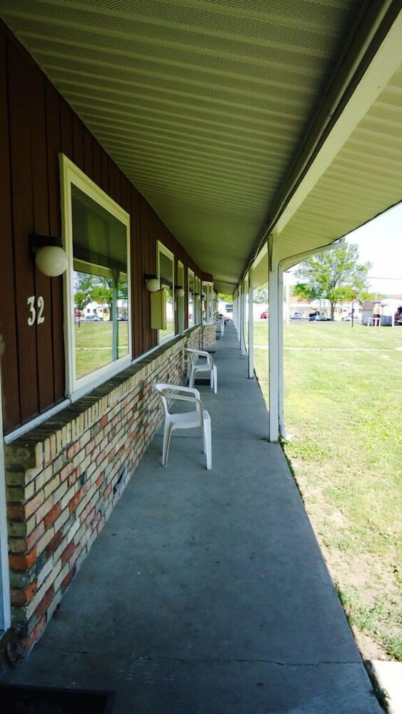 Spinning Wheel Motel - photo 15