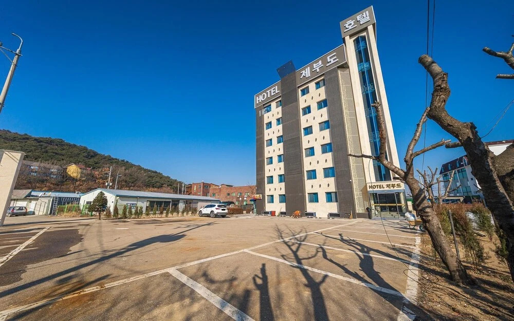 Hwaseong Hotel Jebudo in Hwaseong-Si, South Korea