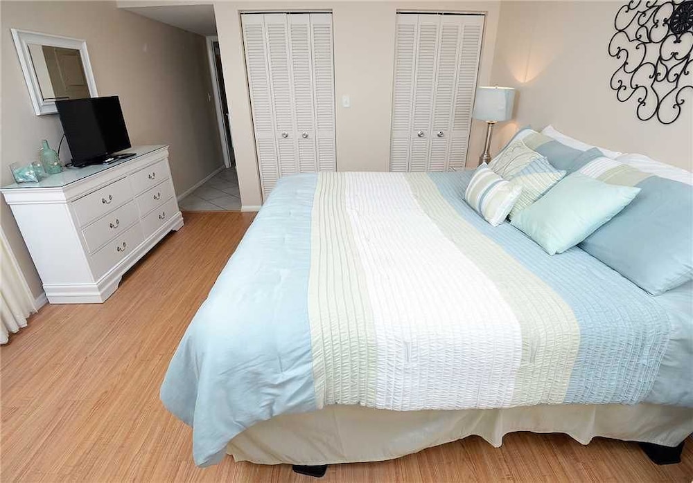 Regency Towers 1013 Two Bedroom Condo - photo 4