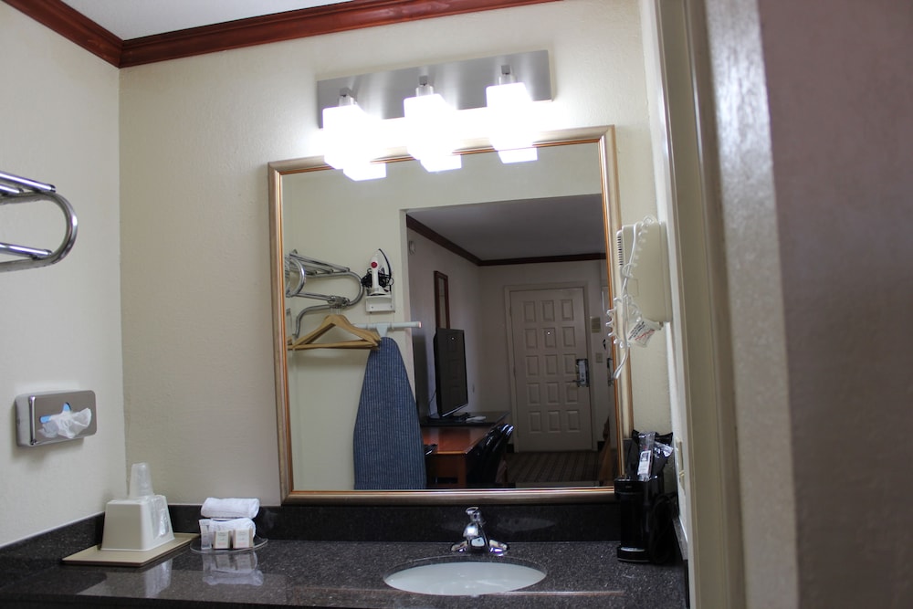 Sanger Inn - photo 11