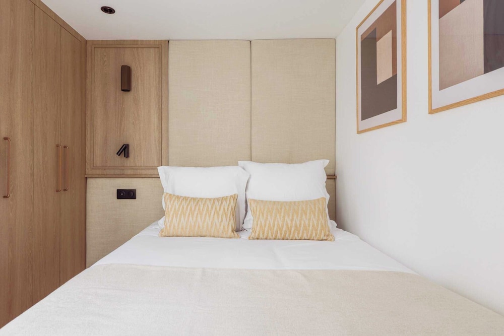 Chic and Cosy Apartment 1br 4P Bourse — 4-Star Luxury Hotel in Paris, France
