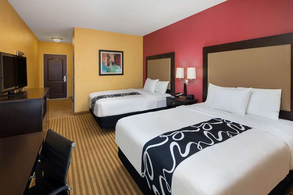 La Quinta Inn & Suites by Wyndham Atlanta Union City - photo 28