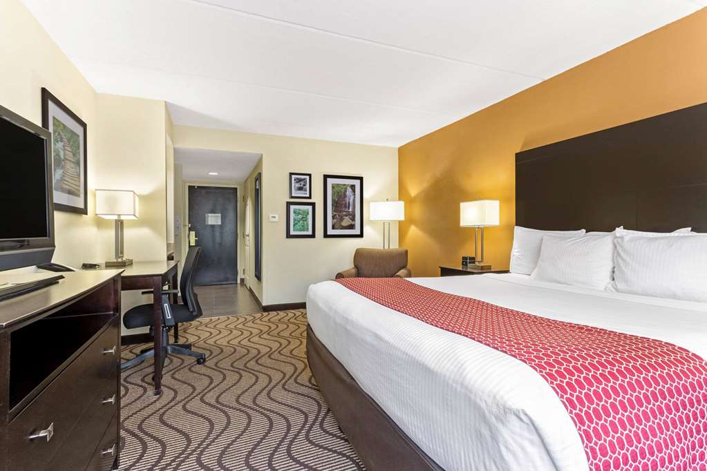 La Quinta Inn & Suites by Wyndham Tampa North I 75 - photo 13