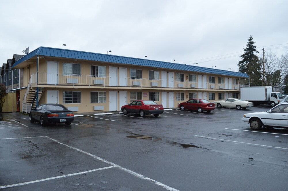 Columbus Motor Inn - photo 21