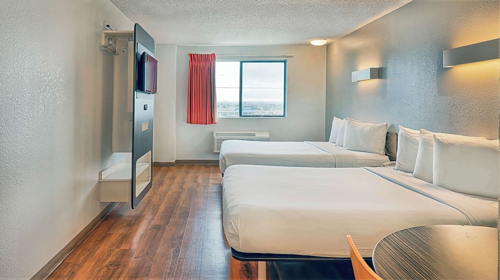 Studio 6 Suites Los Angeles CA Los Angeles LAX - photo 16