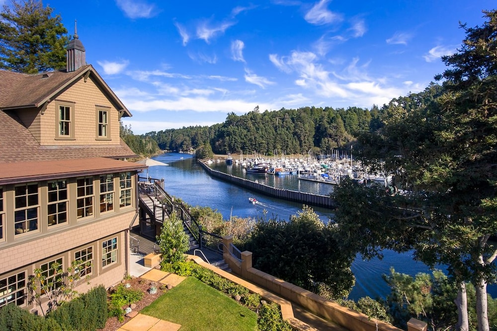 Noyo Harbor Inn Restaurant and Tavern - photo 146