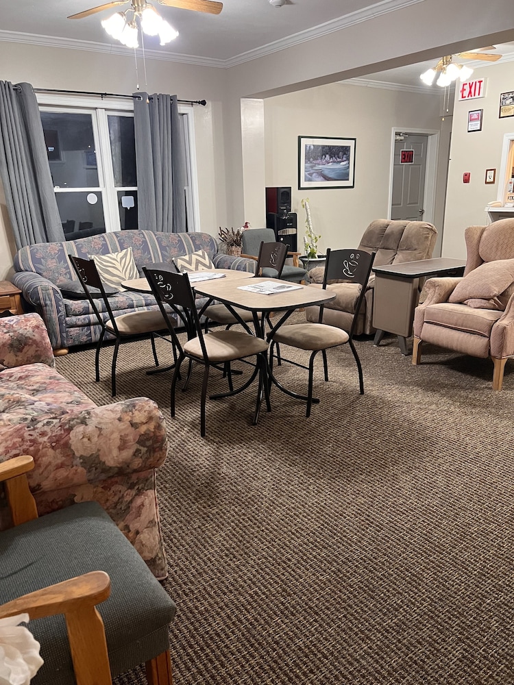 Oswego Inn - photo 10