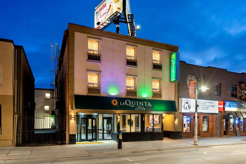 La Quinta Inn & Suites by Wyndham Oshawa — Oshawa — photo 2