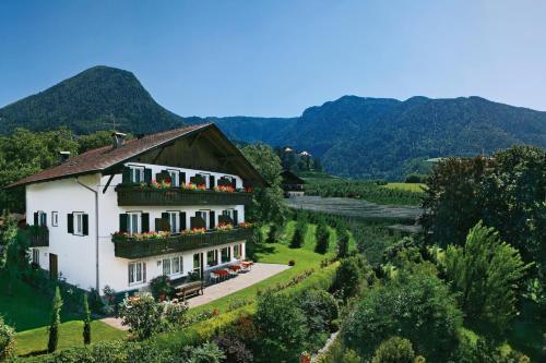 Garni Pluner — carbon neutral stay, Scena