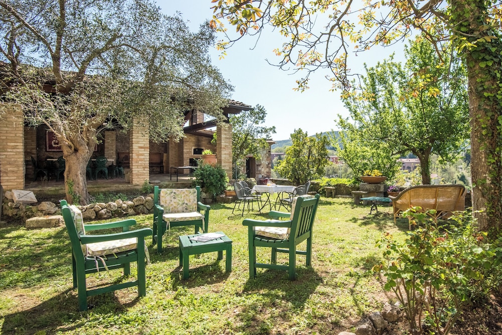 Smallville — 4-Star Luxury Hotel in Sovicille, Italy