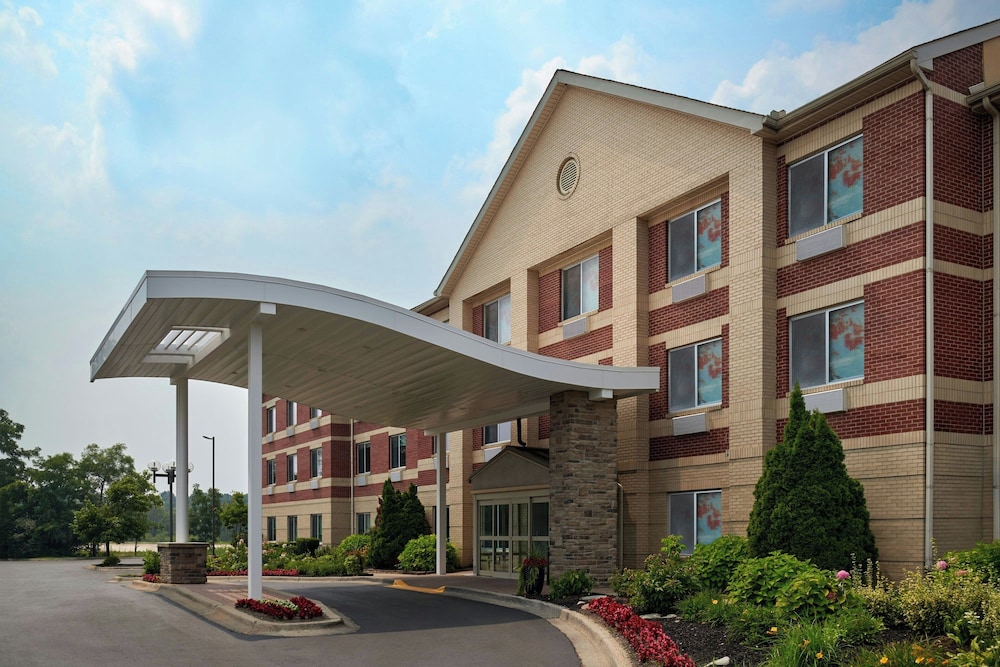 Fairfield Inn & Suites by Marriott Detroit Farmington Hills - photo 35