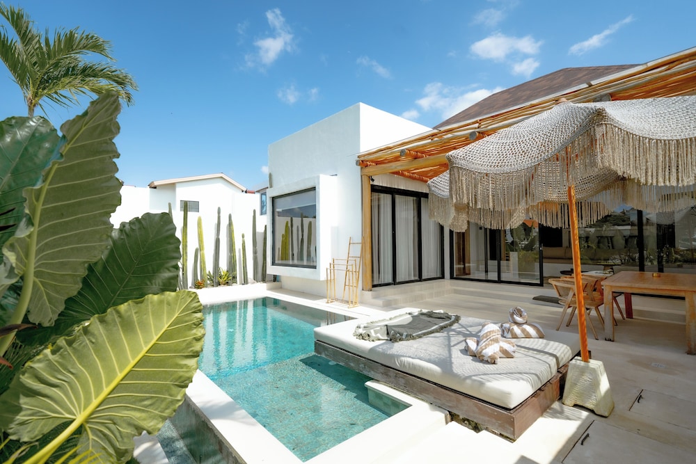 Villa Rosado Canggu — 4-Star Luxury Hotel in Canggu, Indonesia