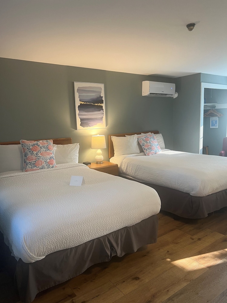 Hyannis Inn - photo 22