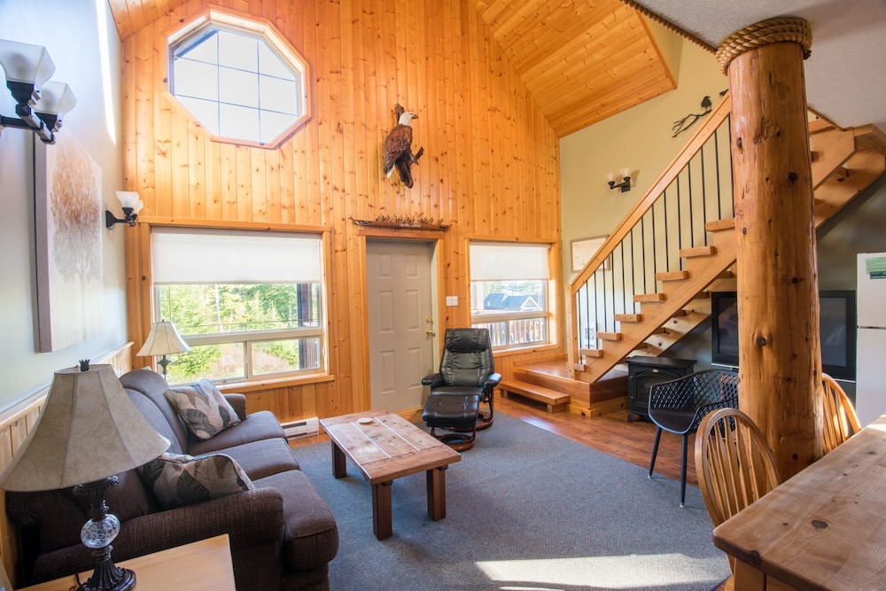 Cabins West — 4-Star Luxury Hotel in Ucluelet, Canada