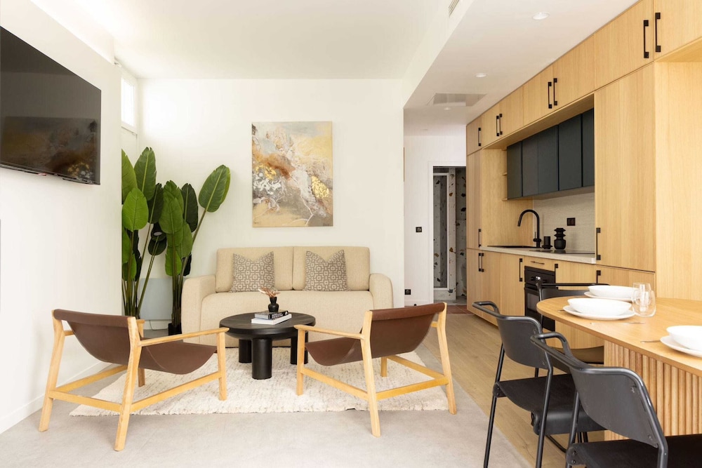 Elegance & Comfort With A C in the Heart of 11th — 4-Star Luxury Hotel in Paris, France