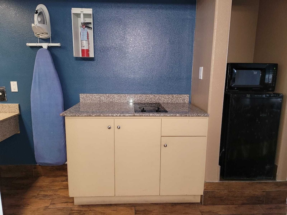 Texas Inn & Suites Raymondville - photo 32