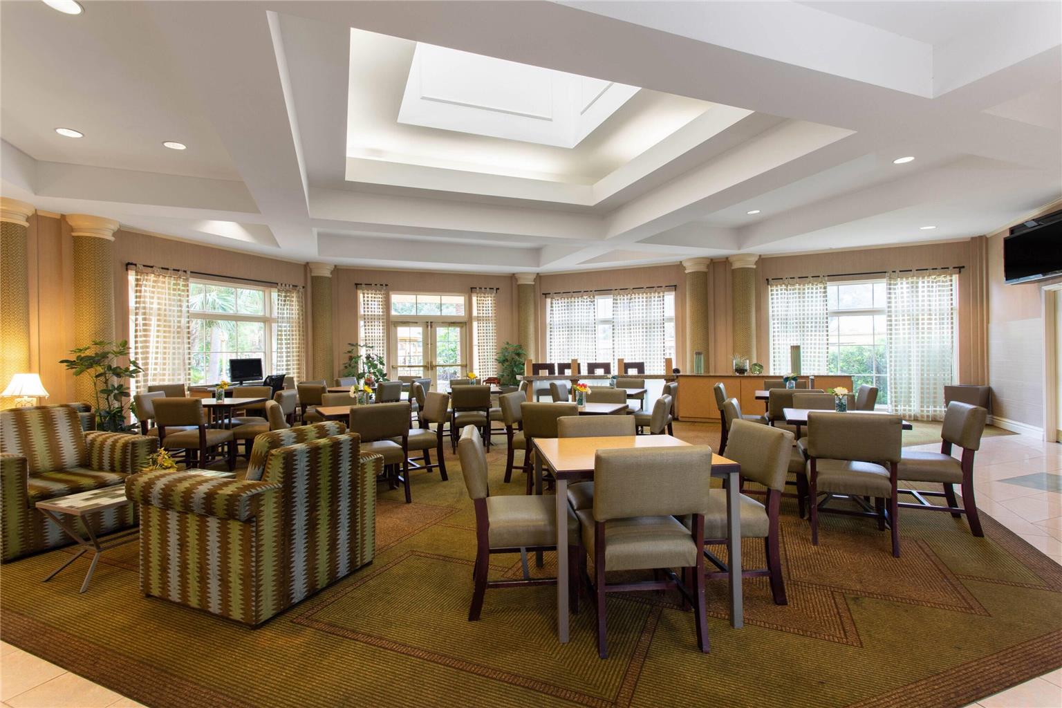 La Quinta Inn & Suites by Wyndham Jacksonville Butler Blvd - photo 5