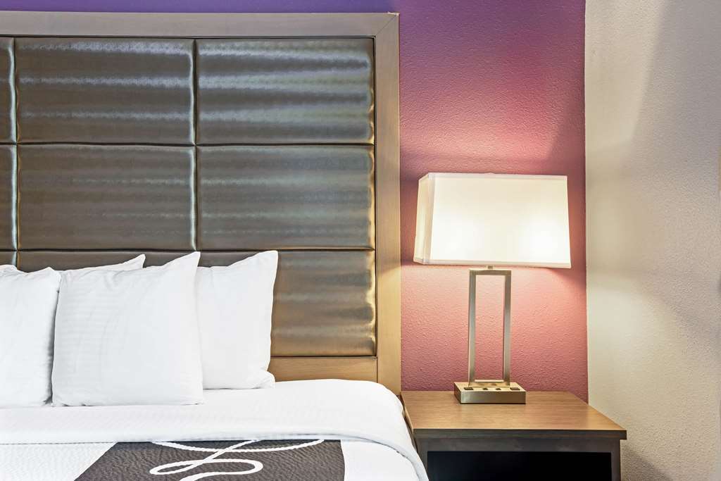 La Quinta Inn & Suites by Wyndham Kearney - photo 11
