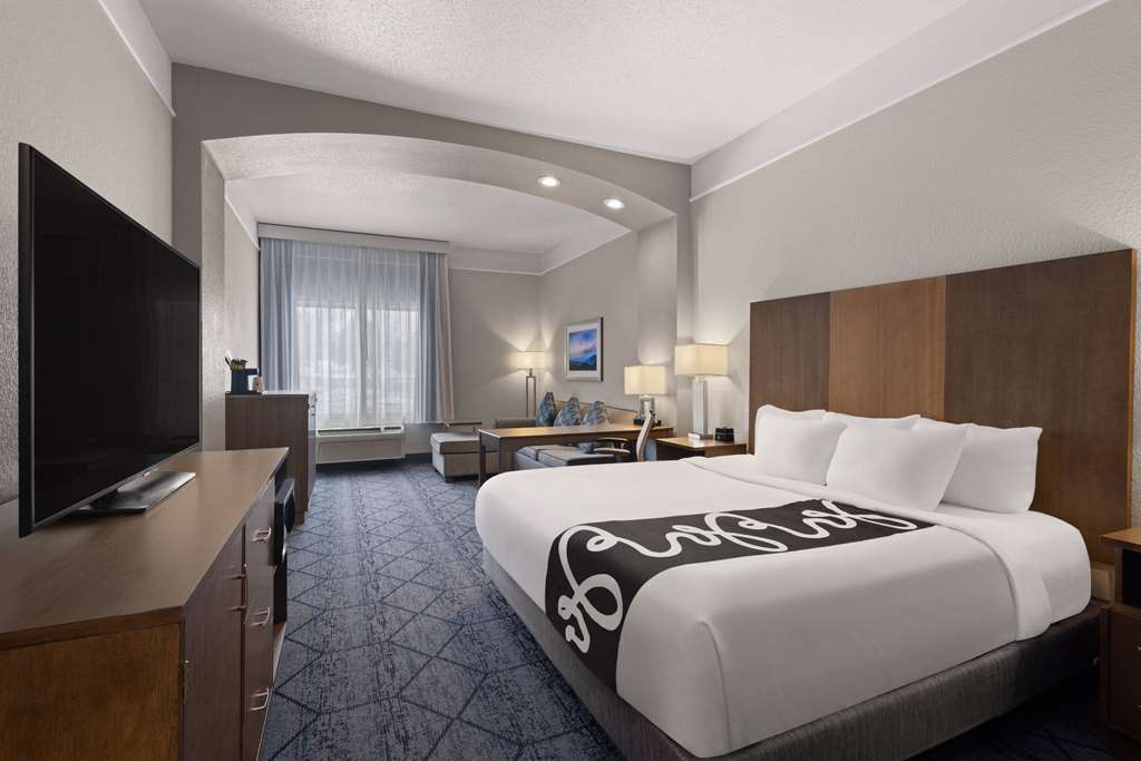 La Quinta Inn and Suites by Wyndham at WaTiki Waterpark - photo 40