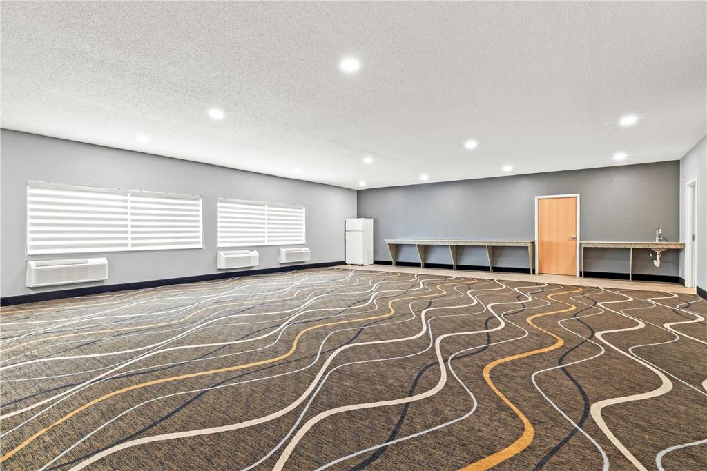 Super 8 by Wyndham Osseo WI - photo 33
