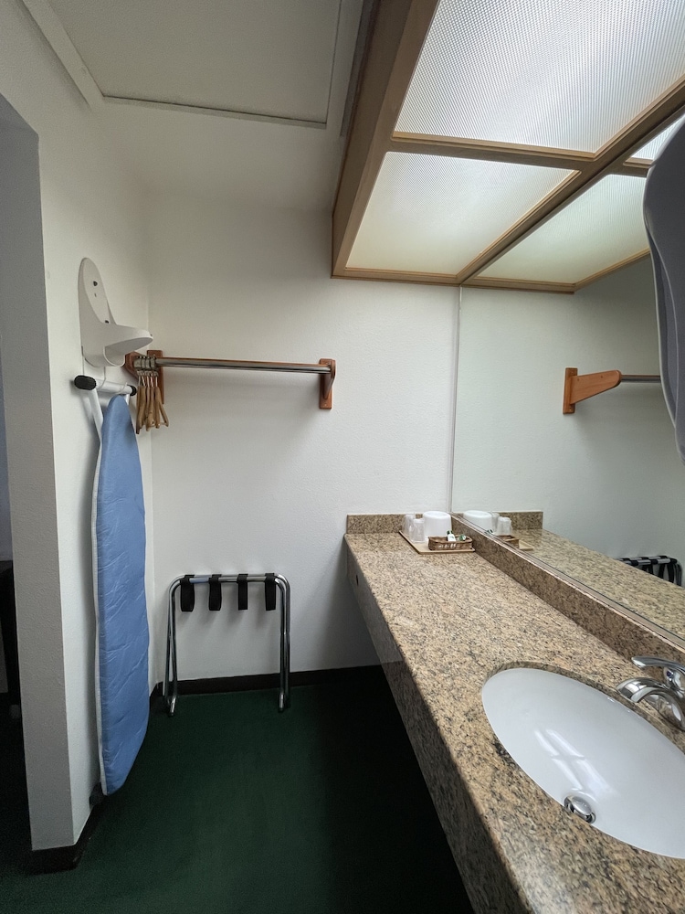 Chino Motel - photo 22