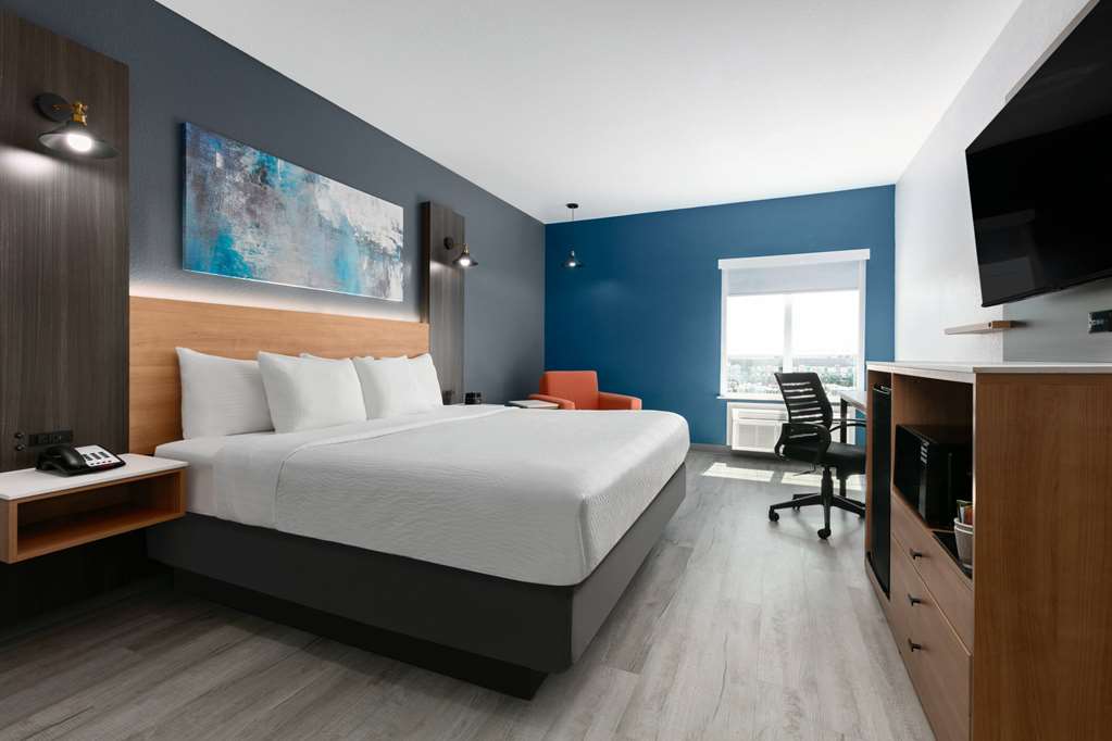 La Quinta Inn & Suites by Wyndham Ft. Worth Burleson - photo 7