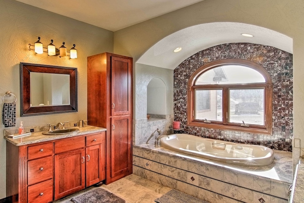 Sturgis Vacation Rental with Hot Tub And Game Room — 4-Star Luxury Hotel in Sturgis, United States