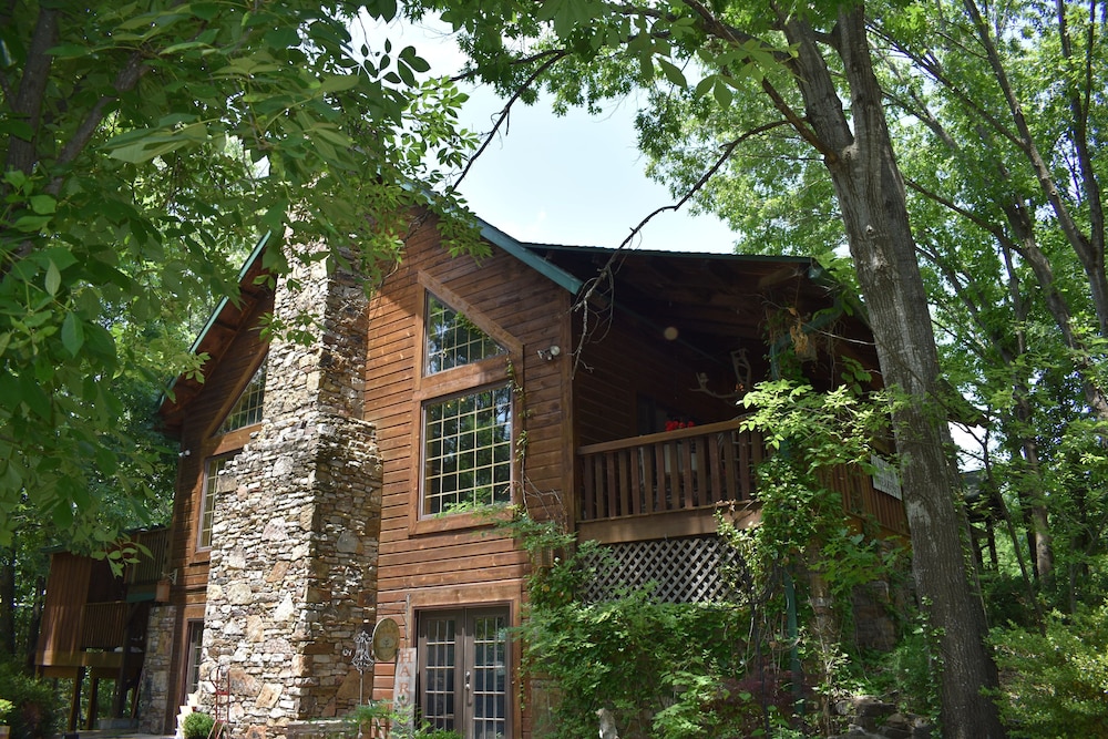 Bear Creek Lodge Cabin Resort — hotel in Missouri City