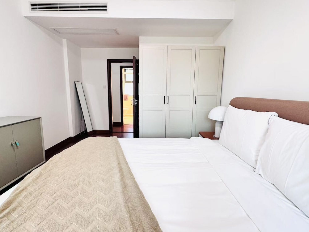 Tyms 2BR with Kitchen 5min to Metro — 4-Star Luxury Hotel in Shanghai, People's Republic of China